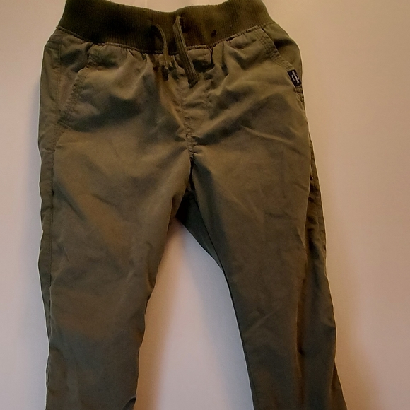 Kids 4T - 6T hoodie with army green pants - Picture 6 of 7